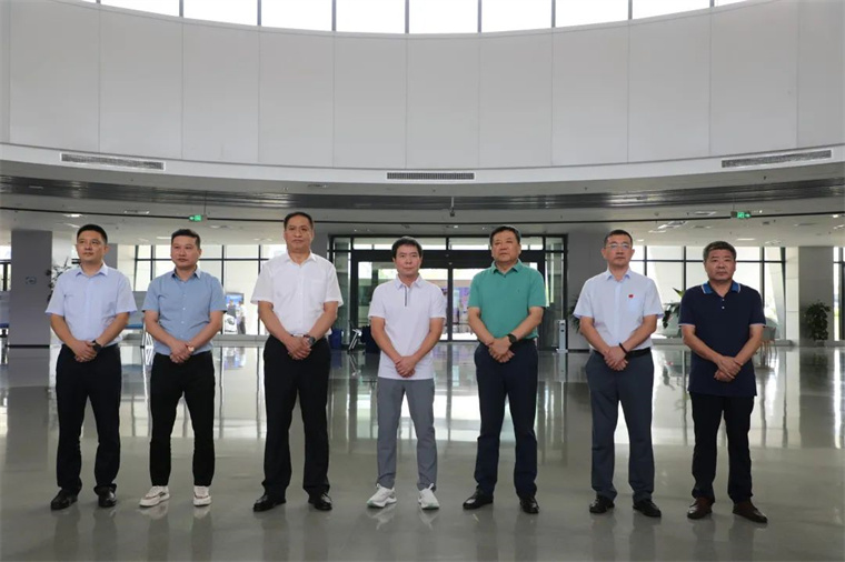 zoty中欧体育官方网站體育陪同舒華體育來濱考察體育產(chǎn)業(yè)發(fā)展情況
